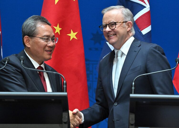 China's Premier Li Qiang and Australia's Prime Minister Anthony Albanese (R) shake hands after making opening remarks at Parliament House in Canberra on June 17, 2024. - China's relationship with Australia is "on the right track", Premier Li Qiang said in Canberra on June 17 as the two trading partners moved on from a bitter economic dispute. (Photo by MICK TSIKAS / POOL / AFP)